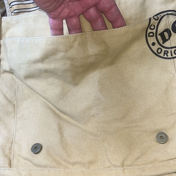 DC comics Athea Flash Yellow Canvas Messenger Bag - Picture 6 of 8